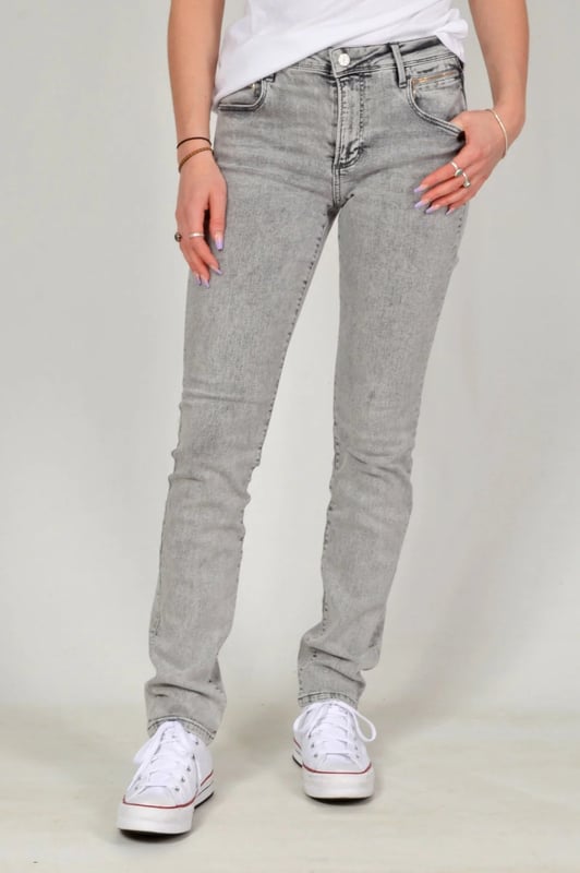 Made with extra stretch for a perfect fit, and a mid/high rise to sit just under the waist. Finished with Silver Zip on pocket, logo tags on back.
Extra Stretch Acid Wash Denim
80% Polyester 20% Cotton
Sizing: As expected 
Regular Fit
Lengths: Reg 30", Long 32", X-Long 34" Leg
Mid/High Rise
Zip Fly and Button.
