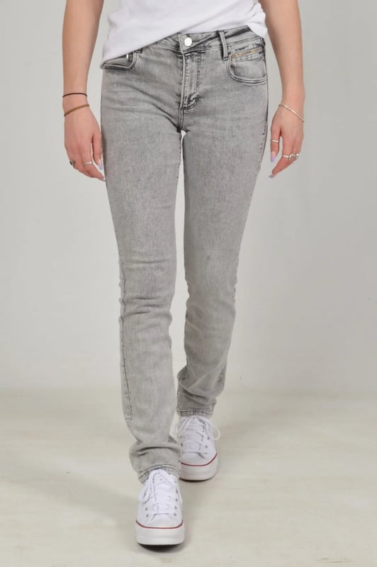 Made with extra stretch for a perfect fit, and a mid/high rise to sit just under the waist. Finished with Silver Zip on pocket, logo tags on back.
Extra Stretch Acid Wash Denim
80% Polyester 20% Cotton
Sizing: As expected 
Regular Fit
Lengths: Reg 30", Long 32", X-Long 34" Leg
Mid/High Rise
Zip Fly and Button.