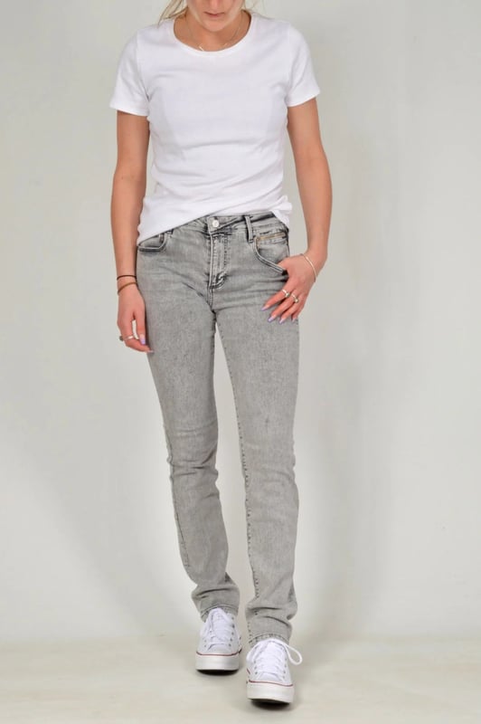 Made with extra stretch for a perfect fit, and a mid/high rise to sit just under the waist. Finished with Silver Zip on pocket, logo tags on back.
Extra Stretch Acid Wash Denim
80% Polyester 20% Cotton
Sizing: As expected 
Regular Fit
Lengths: Reg 30", Long 32", X-Long 34" Leg
Mid/High Rise
Zip Fly and Button.