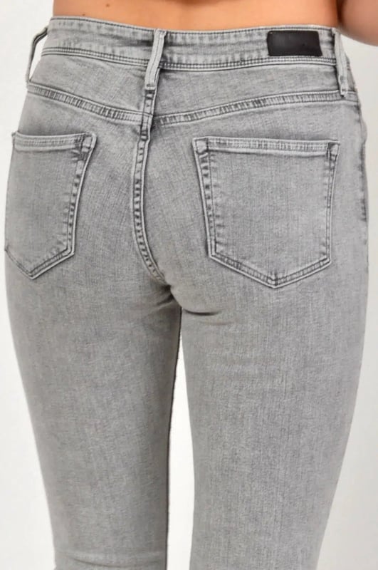 Made with extra stretch for a perfect fit, and a mid/high rise to sit just under the waist. Finished with Silver Zip on pocket, logo tags on back.
Extra Stretch Acid Wash Denim
80% Polyester 20% Cotton
Sizing: As expected 
Regular Fit
Lengths: Reg 30", Long 32", X-Long 34" Leg
Mid/High Rise
Zip Fly and Button.