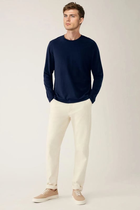 This long-sleeved pure cotton t-shirt is perfect for laid-back days. Made to an oversized fit from soft and breathable cotton. A crew neck and dropped shoulders add to its relaxed feel.

28" Shoulder to Hem.