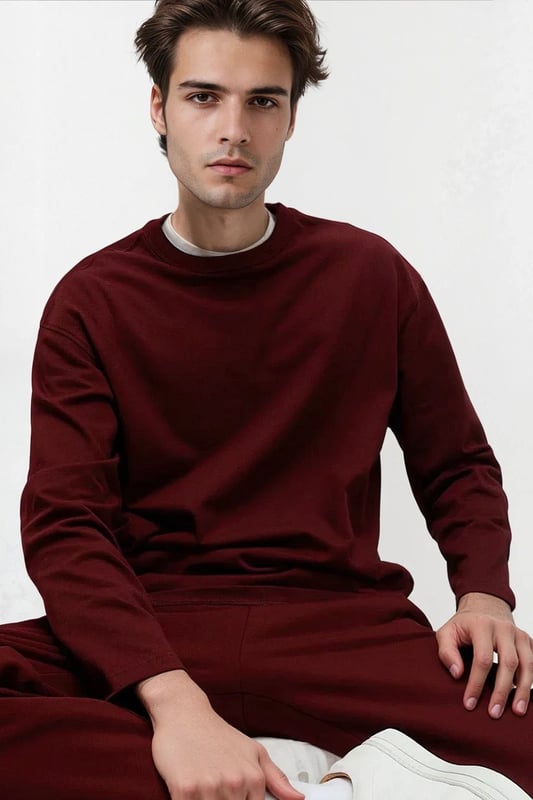 This long-sleeved pure cotton t-shirt is perfect for laid-back days. Made to an oversized fit from soft and breathable cotton. A crew neck and dropped shoulders add to its relaxed feel.

28" Shoulder to Hem.