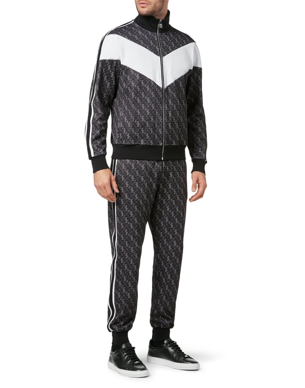 Peppen Sie Ihr Trainingsoutfit mit diesem Fleece-Jogginganzug aus Baumwollmischung mit Log-Print auf. Das Set ist mit Farbblockeffekten und gestreiften Seitenbändern verziert. Die Sweatjacke mit Reißverschluss hat zwei Eingrifftaschen. Die Hose hat einen Kordelzug in der Taille, zwei Taschen auf der Vorderseite und eine mit Schlitz auf der Rückseite. Säume aus Rippstrick.