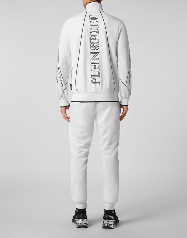 Hier ist dein neuer Trainingsanzug, perfekt für dein Training und auch für deine Freizeit.    Triacetat mit Gaze-Futter     Markengrafik allover    Schriftzugdruck auf dem Rücken    Zwei Eingrifftaschen an der Sweatjacke mit wasserdichtem Reißverschluss     Taillenbund mit Kordelzug    Rippstrickbündchen