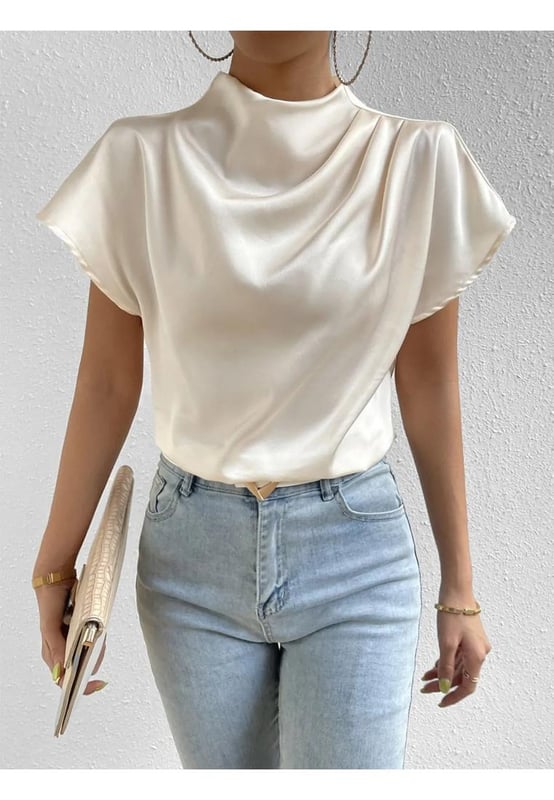 Basic.
  Style.
  Kein Stretch.
  Materialzusammensetzung: 95% Polyester 5% Elasthan.
  Pflegehinweis: Maschinenwasche kalt Trockner niedrig.
  Importiert.
  Produktmasse (Zoll):.
  Grosse S: Oberteillange 24 Buste 378 Armellange 106.
  Grosse M: Oberteillange 244 Buste 394 Armellange 109.
  Grosse L: Oberteillange 248 Buste 417 Armellange 113.
  Grosse XL: Oberteillange 252  Buste 441 Armellange 117.