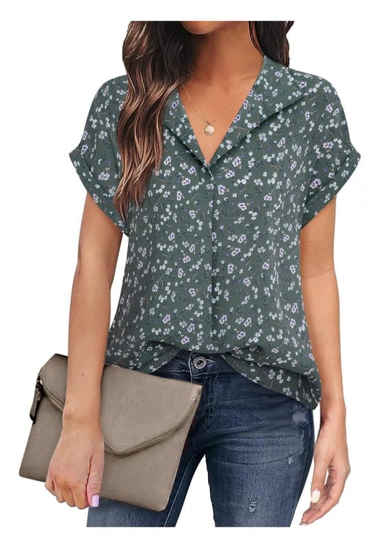 Kurzarmelige Damenbluse mit Kragenausschnitt.
  Basic.
  Stil.
  Keine Dehnung.
  100% Polyester.
  Maschinenwasche kalt.
  Bei niedriger Temperatur im Trockner trocknen.
  Importiert.
  Grosse S: Oberlange 256 Zoll Buste 394 Zoll.
  Grosse M: Oberlange 26 Zoll Buste 413 Zoll.
  Grosse L: Oberlange 264 Zoll Buste 433 Zoll.
  Grosse XL: Oberlange 268 Zoll Buste 465 Zoll.
  Grosse 2XL:  Oberlange 272 Zoll Buste 496 Zoll.
