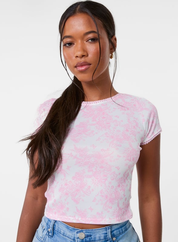 Step into the new season with this must-have floral print crop top. Style it with jorts and sandals for an elevated summer look you'll love.