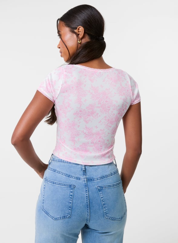 Step into the new season with this must-have floral print crop top. Style it with jorts and sandals for an elevated summer look you'll love.