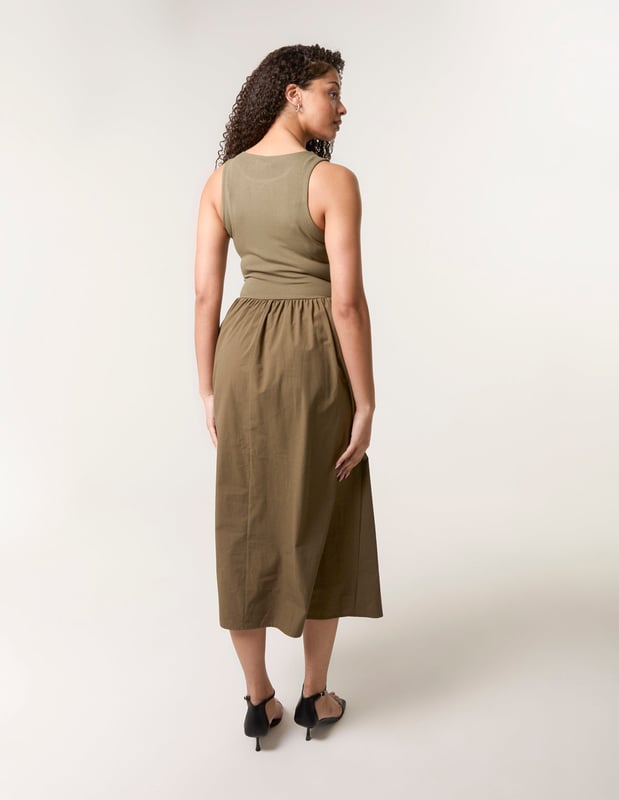 A cute option to choose from this Spring... A dress you can trust time after time. Perfectly teamed with ballet pumps providing nothing but sophistication.