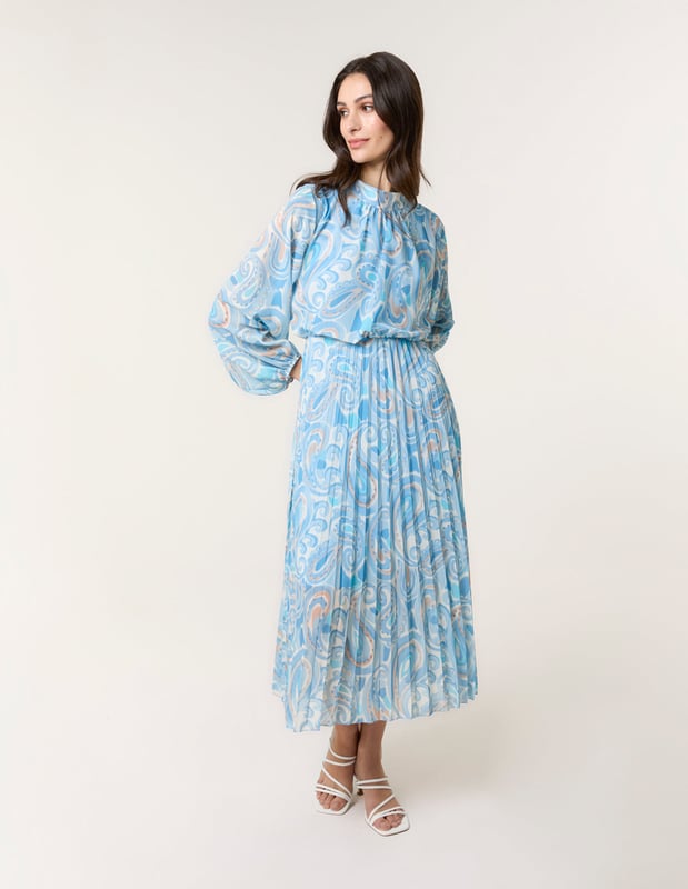 A fun option for when the weather begins to warm up, and the diary begins filling up with fun summertime events! Team this paisley, watercolour dress with nude court heels and a nude clutch bag.     