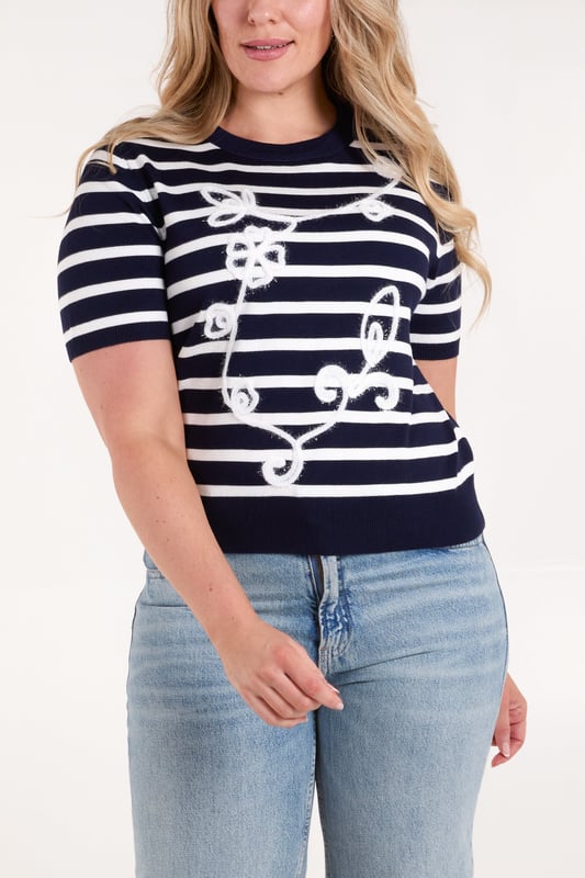 Soft knitted short sleeved top with embroidered details.