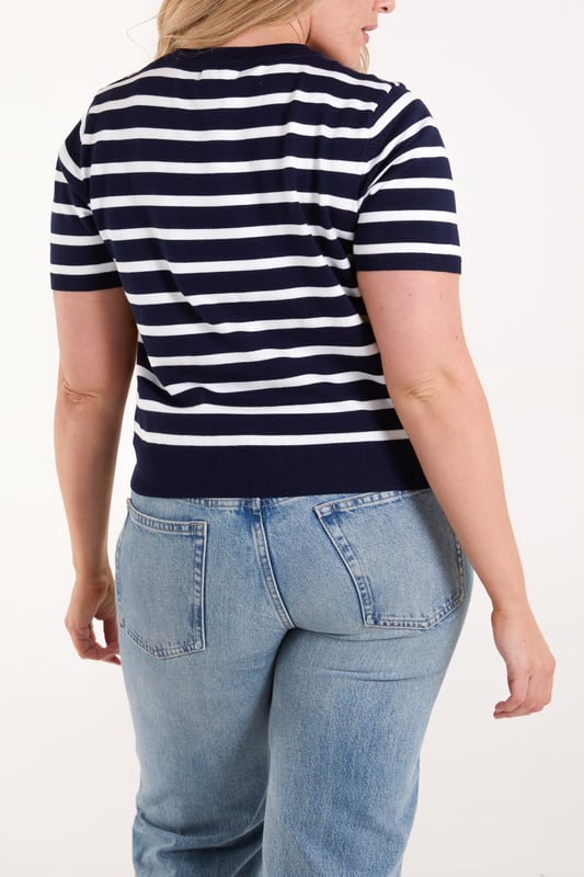 Soft knitted short sleeved top with embroidered details.
