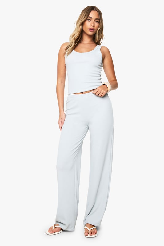 Trousers are a more sophisticated alternative to skinniesTrousers take on a realxed silhouette for the new season, with sports tailoring setting the trends and the wide leg one to watch. Pick printed palazzo pants for a dramatic day time look and tone down with a basic tee, or go for androgynous appeal in tapered man pants and wear with worn-in trainers for a trend-led twist.