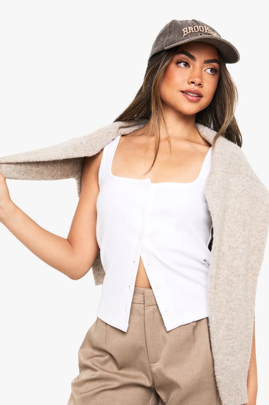 Steal the style top spot in a statement separate from the tops collectionCamis or crops, bandeaus or bralets, we've got all the trend-setting tops so you can stay statement in separates this season. Hit refresh on your jersey basics with pastel hues and pick a quirky kimono to give your ensemble that Eastern-inspired edge. Off the shoulder styles are oh-so-sweet, with slogans making your tee a talking point.