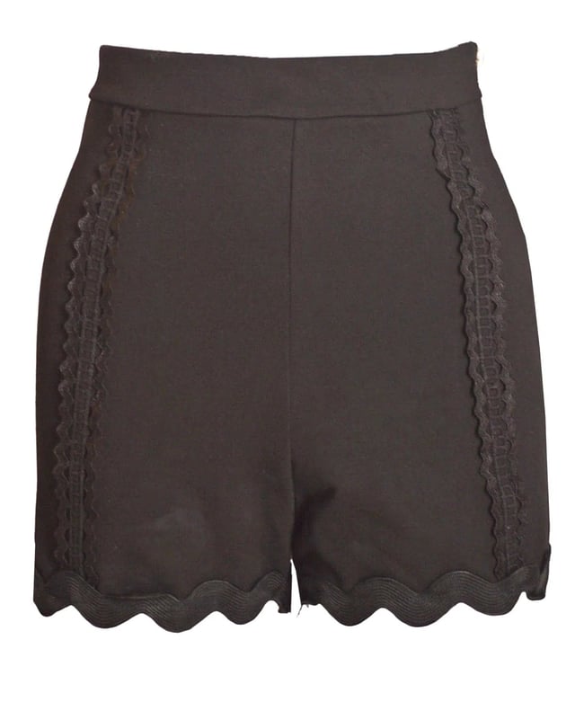 72% Viscose 24% Polyester 4% Elastane
Firm Ponte Jersey
Sizing: As expected
Length: 14" Outside Leg
Scalloped Hem
Last Season overstock ex Topshop.