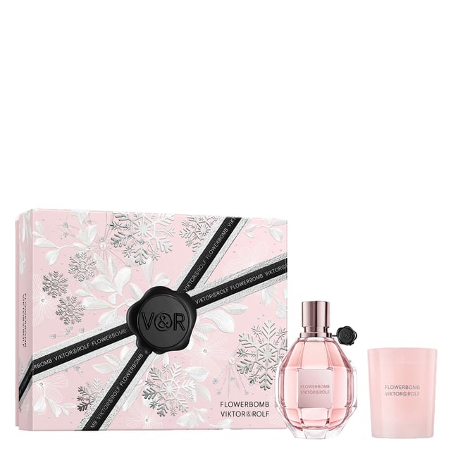 Unleash a floral delight with the Viktor&Rolf Flowerbomb Eau de Parfum Gift Set. This exquisite set features the iconic Flowerbomb Eau de Parfum, a captivating blend of floral and woody notes that creates a mesmerizing fragrance experience. The top notes of refreshing Bergamot and delicate Freesia lead into a heart of lush Sambac Jasmine and romantic Centifolia Rose. Completing this fragrant journey are warm base notes of Amber and Patchouli. Perfect for gifting, this set includes a 100ml Eau de Parfum and a 70g Viktor&Rolf Candle, ideal for creating a luxurious atmosphere.