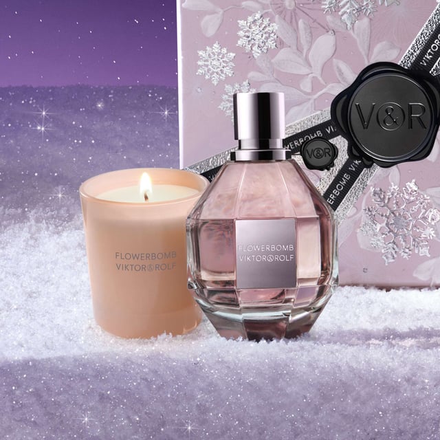 Unleash a floral delight with the Viktor&Rolf Flowerbomb Eau de Parfum Gift Set. This exquisite set features the iconic Flowerbomb Eau de Parfum, a captivating blend of floral and woody notes that creates a mesmerizing fragrance experience. The top notes of refreshing Bergamot and delicate Freesia lead into a heart of lush Sambac Jasmine and romantic Centifolia Rose. Completing this fragrant journey are warm base notes of Amber and Patchouli. Perfect for gifting, this set includes a 100ml Eau de Parfum and a 70g Viktor&Rolf Candle, ideal for creating a luxurious atmosphere.