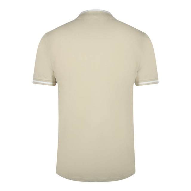 Cavalli Class Bold Stripe Beige Zand Poloshirt Ervaar tijdloze stijl met het Cavalli Class Bold Stripe Beige Sand Poloshirt. Gemaakt van 100% premium katoen, biedt deze polo met korte mouwen uitzonderlijk comfort en ademend vermogen, perfect voor warme dagen. De elegante beige zandkleur gecombineerd met opvallende strepen geeft je garderobe een verfijnde maar toch casual touch. Gemaakt in Bangladesh met aandacht voor kwaliteit, combineert dit poloshirt moeiteloos klassiek design met een moderne uitstraling, waardoor het een ideale keuze is voor zowel ontspannen uitjes als smart-casual gelegenheden. Verrijk je dagelijkse look met dit veelzijdige en stijlvolle item van Cavalli Class