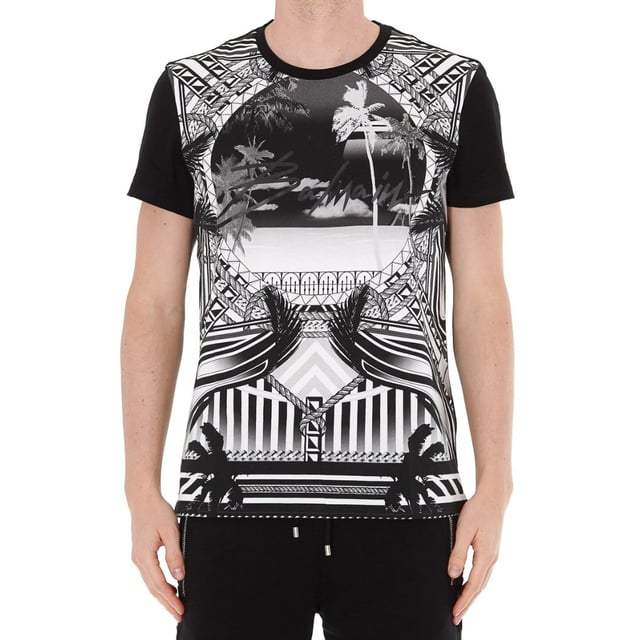 Elevate your casual wardrobe with the Balmain Resort Logo Black T-Shirt, crafted from 100% premium cotton for exceptional comfort and durability. Made in Portugal, this sleek black tee features the iconic Balmain logo, blending luxury with everyday style. Its breathable fabric ensures all-day wearability, while the refined design makes it perfect for both relaxed outings and stylish layering. Invest in a timeless piece that effortlessly combines quality craftsmanship with modern fashion, enhancing your look with understated elegance