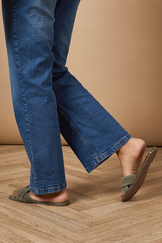 Luxurious suede leather construction
Elegant twist detail on the upper
Comfortable flat heel (0-2cm)
Versatile slip-on mule design
Open-toe silhouette for a breezy feel

Step into effortless chic with the Fleeta Suede Twist Flat Mules from Oasis. These sophisticated sandals blend comfort and style, making them a versatile addition to your wardrobe. The twisted suede upper adds a touch of intrigue, while the flat heel ensures all-day wearability. Perfect for casual outings, pair these mules with cropped jeans and a crisp white shirt for a polished daytime look. Alternatively, style them with a flowing maxi dress for a relaxed garden party ensemble. The neutral hue allows for endless styling possibilities, complementing both bold prints and understated solids. Whether you're running errands or meeting friends for brunch, these mules offer a refined finish to any outfit, embodying the feminine and pretty aesthetic that Oasis is known for.
** Please Note: Natural leather is a unique material that may exhibit slight variations in colour and texture. Due to the inherent characteristics of natural leather and the absence of synthetic coatings, some degree of colour transfer or fading may occur.