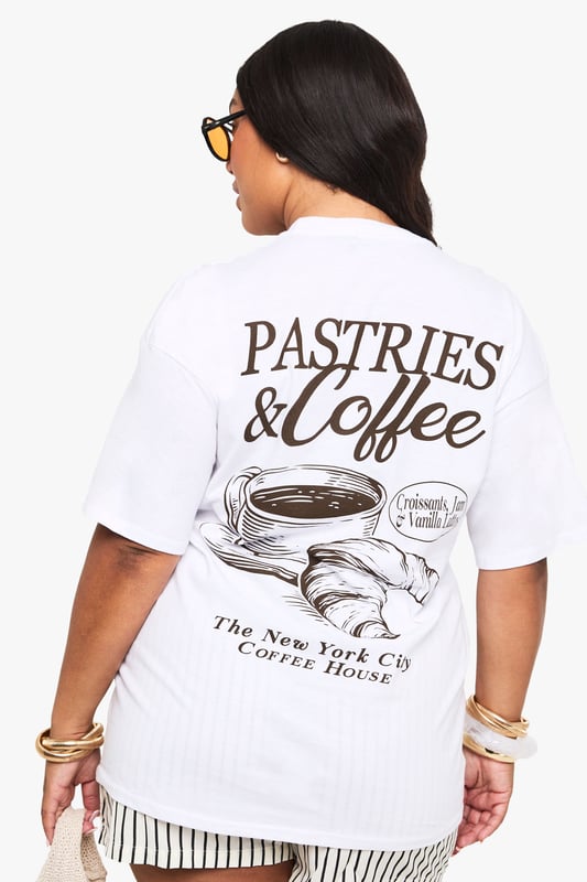 Oversized fit for ultimate comfort and relaxed styling
        Cotton fabric provides breathable all-day wear
        Trendy caf-inspired graphic print on the back
        Short sleeves with a classic crew neckline
        Versatile design that works with various bottoms
    
    This Plus Oversize T-Shirt with Kaftan-Print delivers effortless style with a touch of urban charm. The relaxed silhouette offers a flattering fit that drapes beautifully, making it perfect for casual outings. Style it as seen with your favourite blue denim jeans for a classic daytime look, or pair with cycling shorts and trainers for a contemporary twist. The distinctive caf-themed graphic adds character to this otherwise simple piece. Perfect for weekend brunches, casual coffee dates, or lounging at home with friends. Layer with an oversized cardigan and accessorise with statement jewellery when temperatures drop. This versatile t-shirt transitions seamlessly from day to night - simply swap your crossbody bag for a clutch and add some statement earrings for evening gatherings.
