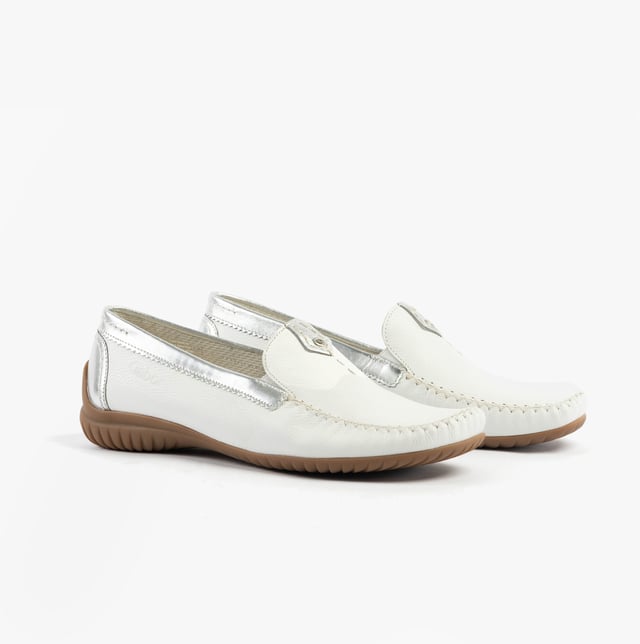 These women's moccasins feature a leather upper, textile lining, and rubber sole for comfort and breathability. Designed for casual wear with a slip-on style and round toe shape