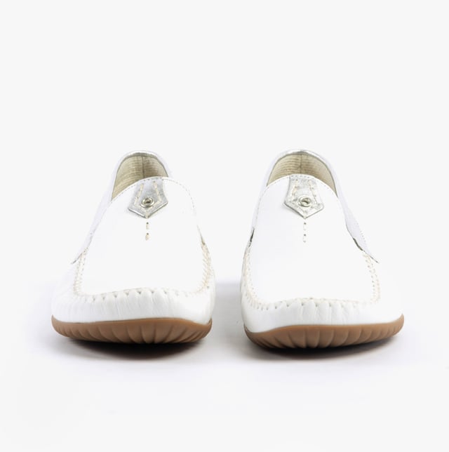 These women's moccasins feature a leather upper, textile lining, and rubber sole for comfort and breathability. Designed for casual wear with a slip-on style and round toe shape