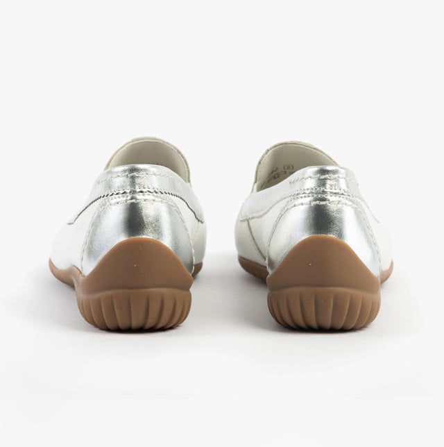 These women's moccasins feature a leather upper, textile lining, and rubber sole for comfort and breathability. Designed for casual wear with a slip-on style and round toe shape