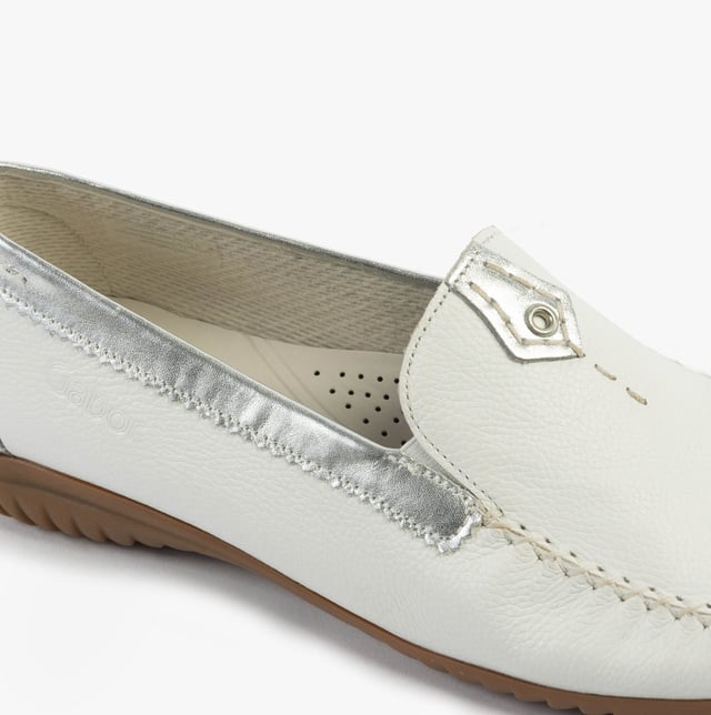 These women's moccasins feature a leather upper, textile lining, and rubber sole for comfort and breathability. Designed for casual wear with a slip-on style and round toe shape
