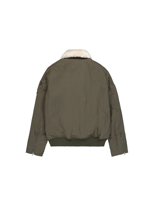 Esta bomber jacket para hombres en corte regular combina un estilo atemporal con detalles modernos. El acogedor cuello de felpa de terciopelo le da al look una dosis extra de calidez y comodidad. Un cierre de cremallera completo y puños elásticos en el dobladillo garantizan un ajuste perfecto. Los puños con cremallera ofrecen opciones adicionales de ajuste y subrayan el estilo moderno. Los prácticos bolsillos exteriores con cremallera, un bolsillo interior con botón a presión y un bolsillo con cremallera en la manga ofrecen amplio espacio de almacenamiento. Fabricada con material de alta calidad, esta chaqueta es robusta y duradera. La etiqueta en la manga completa el diseño de manera brillante y convierte a la chaqueta en el acompañante ideal para hombres con estilo. ¡Comodidad de uso garantizada!