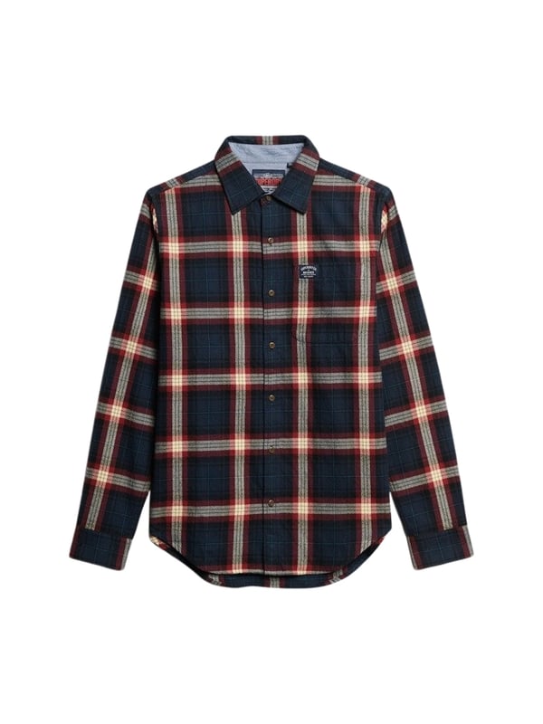 Ontdek het stijlvolle herenoverhemd van Superdry, perfect ontworpen voor het overgangsseizoen. Het is gemaakt van geborsteld katoenen twill en voelt niet alleen comfortabel aan, maar heeft ook een traditioneel geruit ontwerp dat nooit uit de mode raakt.   De button-down kraag en doorlopende knoopsluiting geven het overhemd een klassieke look, terwijl de manchetten met knopen zorgen voor een pasvorm op maat. Een praktische borstzak biedt niet alleen functionaliteit, maar voegt ook een modieus accent toe.   De gevoerde binnenkant zorgt voor extra warmte en een hoog draagcomfort, zodat je ook op koelere dagen goed uitgerust bent.