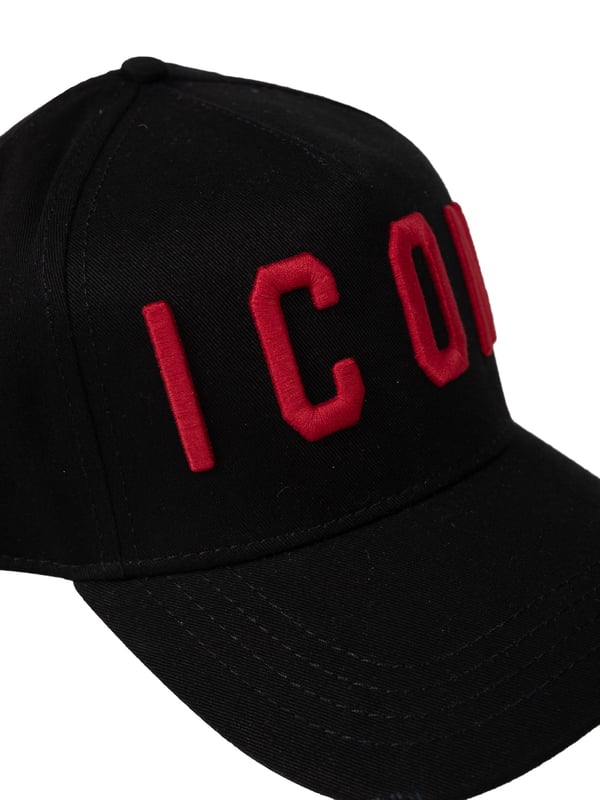 La gorra con visera rígida es el accesorio perfecto para personas que valoran el estilo y la funcionalidad, y su sólida construcción proporciona una excelente protección contra el sol y el mal tiempo, añadiendo carácter a cualquier atuendo. Gracias a su versatilidad, puedes llevarla tanto en el día a día como en ocasiones especiales, destacando tu estilo individual y confianza en ti mismo.

Con un perímetro ajustable, esta gorra garantiza un ajuste perfecto para cualquier cabeza, lo que la hace extremadamente cómoda y evita que se deslice incluso durante el movimiento intenso, permitiéndote disfrutar de la comodidad de llevarla todo el día. Ya sea que estés corriendo, montando en bicicleta o simplemente paseando por la ciudad, esta gorra permanecerá en su lugar, asegurando total libertad de movimiento.

El logo bordado en la parte frontal añade elegancia y prestigio a la gorra, subrayando su originalidad y diseño único, que sin duda atraerá miradas y te hará destacar entre la multitud. Además, el logo está hecho con la máxima precisión, lo que convierte a la gorra no solo en un accesorio práctico, sino también en una expresión de tu sentido del estilo.

Con el nombre de la marca bordado en la parte trasera, la gorra gana un toque adicional de estilo, que no solo demuestra su autenticidad, sino que también le añade una apariencia moderna y de moda que se combina perfectamente con diversos atuendos. Independientemente de si prefieres un look deportivo o una estilización casual elegante, esta gorra será el complemento ideal para tu vestuario.

Hecha de tela de alta calidad, la gorra proporciona durabilidad y resistencia al uso diario, siendo además agradable al tacto, lo que la convierte en una elección ideal para cualquier temporada y ocasión. El material del que está hecha garantiza que la gorra mantendrá su forma y color incluso después de múltiples lavados, convirtiéndola en una inversión a largo plazo.