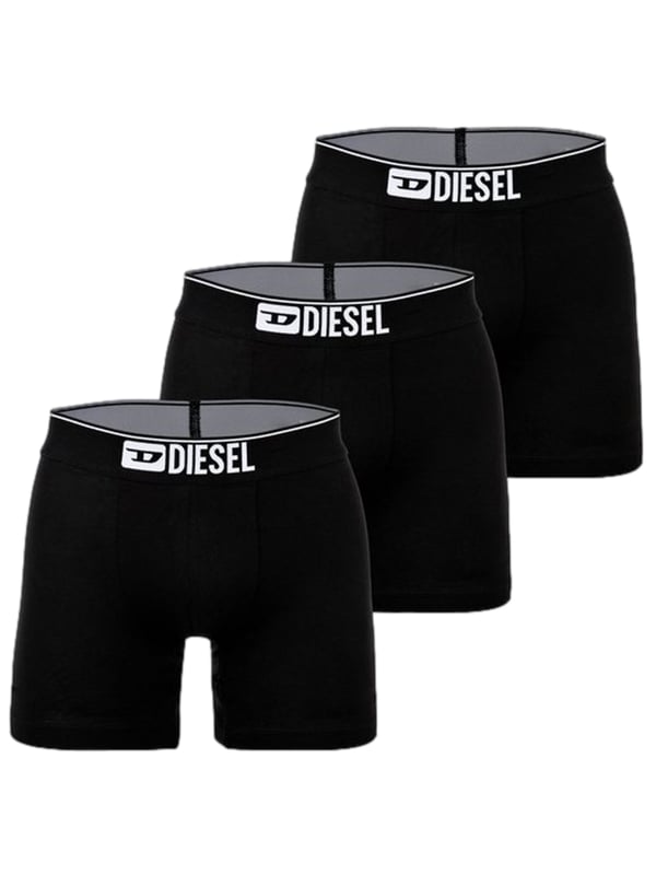 Diese Herren-Boxershorts im praktischen Dreierpack bieten eine gelungene Kombination aus Funktionalität und modernem Design. Der normale Schnitt mit längerem Bein und körpernaher Passform sorgt für optimalen Halt und hohen Tragekomfort. Das elastische Baumwollstretch-Material passt sich perfekt an und bietet maximale Bewegungsfreiheit. Der breite, kontrastfarbene Bund mit eingewebtem Label-Schriftzug setzt einen markanten Akzent und bleibt zuverlässig in Form. Die rückseitige formgebende Naht unterstützt den anatomischen Sitz und sorgt für eine definierte Passform. Der elastische Bund schmiegt sich angenehm an, ohne einzuschneiden. Die Boxershorts sind atmungsaktiv, pflegeleicht und behalten auch nach vielen Waschgängen ihre Form. Ideal für Alltag, Freizeit oder Sport – ein vielseitiges Basic für jede Gelegenheit. Hochwertige Verarbeitung trifft auf durchdachtes Design. Für Männer, die Wert auf Komfort, Stil und Qualität legen.