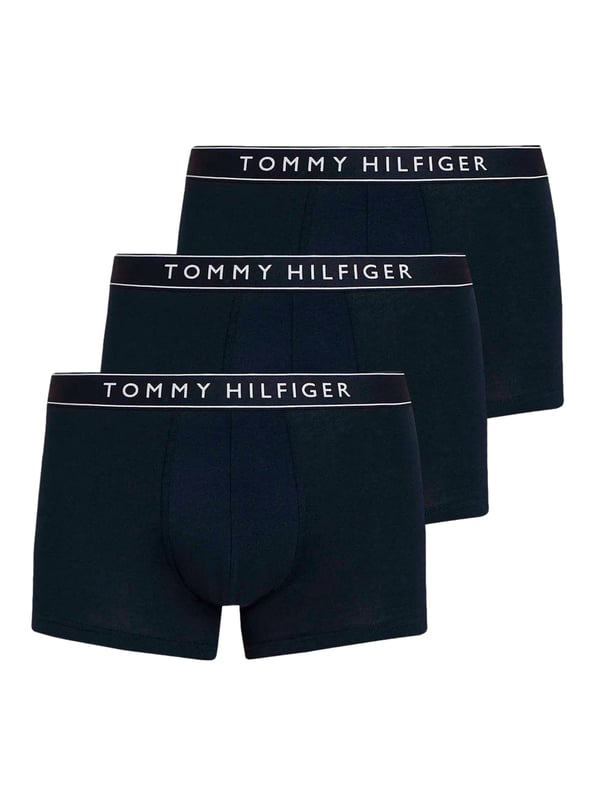 Tommy Hilfiger Unterhose Diese kurzen Herren-Boxershorts im 3er Pack vereinen modernen Style mit absolutem Wohlfühlfaktor. Der elastische Bund mit kontrastfarbigen Streifen sorgt für einen sportlichen Look und sicheren Sitz. Ein eingewebter Label-Schriftzug im Bund setzt ein dezentes Markenzeichen. Dank des hochwertigen Stretch-Materials schmiegen sich die Shorts perfekt an den Körper an – ohne einzuengen. Sie machen jede Bewegung mit und bieten dir den ganzen Tag lang besten Tragekomfort. Ob beim Arbeiten, Entspannen oder unterwegs – diese Shorts sind immer die richtige Wahl. Die kurze Passform wirkt dynamisch und sorgt für ein angenehmes Tragegefühl. Klare Linien, starker Look, maximaler Komfort. Ideal für Männer, die bei Basics keine Kompromisse eingehen. Drei auf einen Streich – praktisch, stilvoll, bequem.