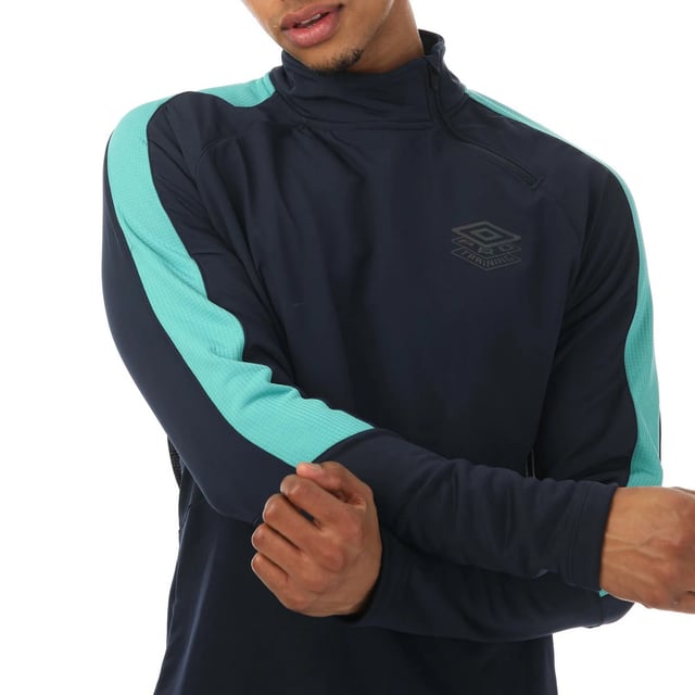 100% Polyester. Ontwerp: Contrastpaneel, Logo. Sluiting: Asymmetrisch, Halve Ritssluiting, Overtrekken. Hals: Trechterhals. Mouwtype: Met lange mouwen. Kinbeschermer, overlaypanelen, oksel gaaspanelen. M: 40 in.