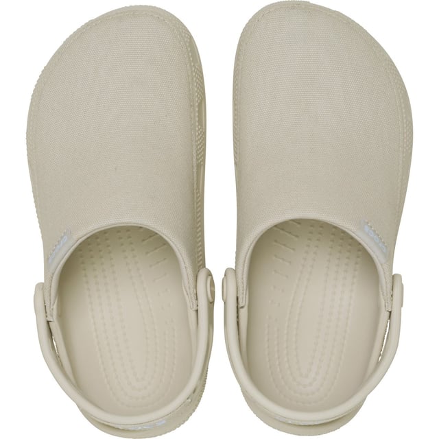 A new iteration of your favourite clog containing all of the iconic Crocs DNA with the new addition of a soft textile upper. Meanwhile the classic Croslite construction keeps them light and easy to wear.