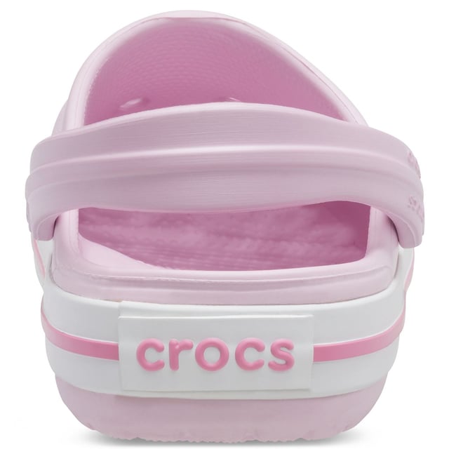 Die Crocband Kollektion verfügt über eine ursprüngliche Croslite-Schaumkonstruktion für zuverlässigen gepolsterten Komfort, ein sportliches Design, das leicht anzuziehen und auszuziehen ist, sowie eine Vielzahl von energiereichen Farben und Grafikdesigns. Zeigen Sie Ihre Streifen!