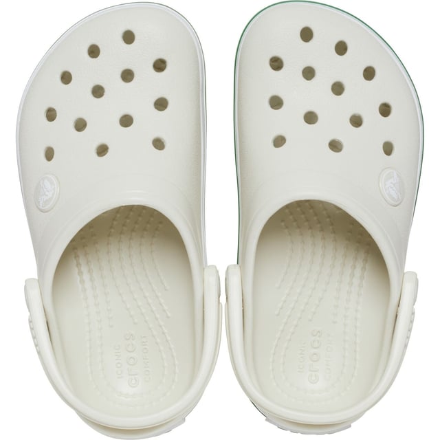 De Crocband Collectie heeft een originele Croslite schuimconstructie voor betrouwbare, comfortabele demping, een sportief ontwerp dat gemakkelijk aan en uit te trekken is, en een verscheidenheid aan energiegevende kleuren en grafische ontwerpen. Laat je strepen zien!