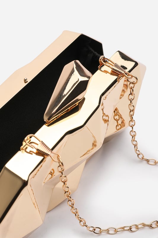 Turn heads with this striking Rica geometric clutch bag, designed to make a bold fashion statement at any evening event. The angular, high-gloss surface creates a modern 3D effect that reflects light from every angle. Its compact hard case keeps essentials secure while offering standout style. Perfect for weddings, parties, or night outs. Key Features: • Material: High-shine acrylic hard case with faceted geometric design • Dimensions: 18cm (L) x 9cm (H) x 6cm (W) • Fastening: Top snap clasp closure • Detail: Unique polygonal surface with a sculptural silhouette