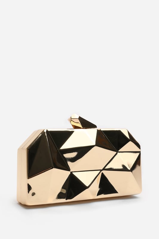 Turn heads with this striking Rica geometric clutch bag, designed to make a bold fashion statement at any evening event. The angular, high-gloss surface creates a modern 3D effect that reflects light from every angle. Its compact hard case keeps essentials secure while offering standout style. Perfect for weddings, parties, or night outs. Key Features: • Material: High-shine acrylic hard case with faceted geometric design • Dimensions: 18cm (L) x 9cm (H) x 6cm (W) • Fastening: Top snap clasp closure • Detail: Unique polygonal surface with a sculptural silhouette