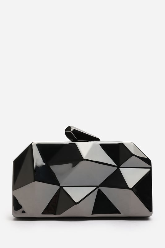 Turn heads with this striking Rica geometric clutch bag, designed to make a bold fashion statement at any evening event. The angular, high-gloss surface creates a modern 3D effect that reflects light from every angle. Its compact hard case keeps essentials secure while offering standout style. Perfect for weddings, parties, or night outs. Key Features: • Material: High-shine acrylic hard case with faceted geometric design • Dimensions: 18cm (L) x 9cm (H) x 6cm (W) • Fastening: Top snap clasp closure • Detail: Unique polygonal surface with a sculptural silhouette