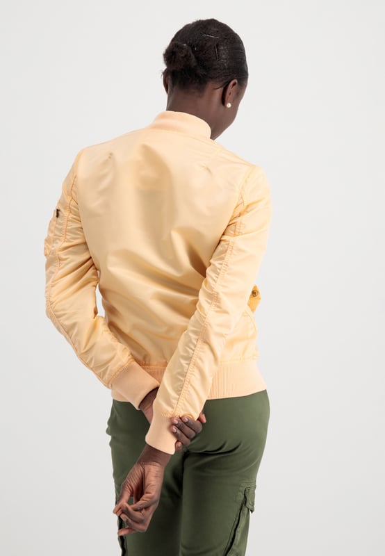 The MA-1 VF LW bomber jacket for women is a slim-fit jacket with a shiny zipper and a pen pocket. This stylish jacket is perfect for any occasion, whether you want to dress up or keep it casual.