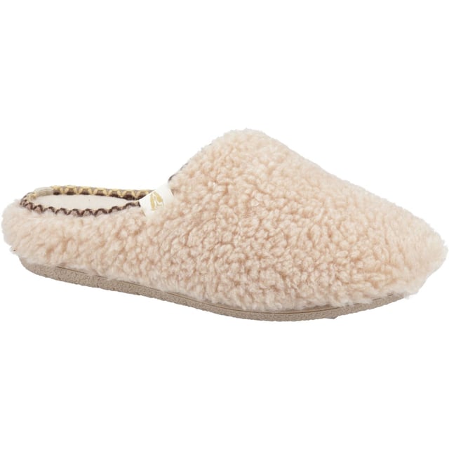 The Good Slipper Teddy Mule features a recycled teddy upper, plush lining, a 100% recycled padded insole, and natural rubber outsole. It's crafted to do good for your toes and the planet! Life's just better in Hush Puppies.