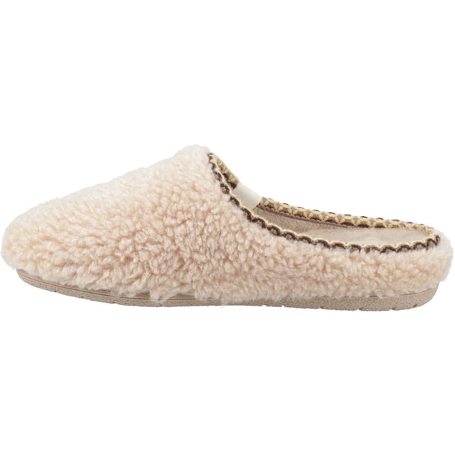 The Good Slipper Teddy Mule features a recycled teddy upper, plush lining, a 100% recycled padded insole, and natural rubber outsole. It's crafted to do good for your toes and the planet! Life's just better in Hush Puppies.