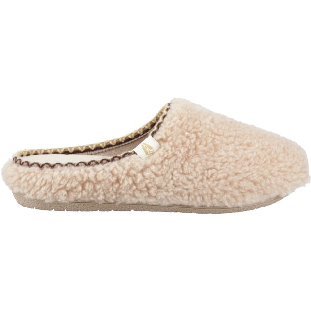 The Good Slipper Teddy Mule features a recycled teddy upper, plush lining, a 100% recycled padded insole, and natural rubber outsole. It's crafted to do good for your toes and the planet! Life's just better in Hush Puppies.