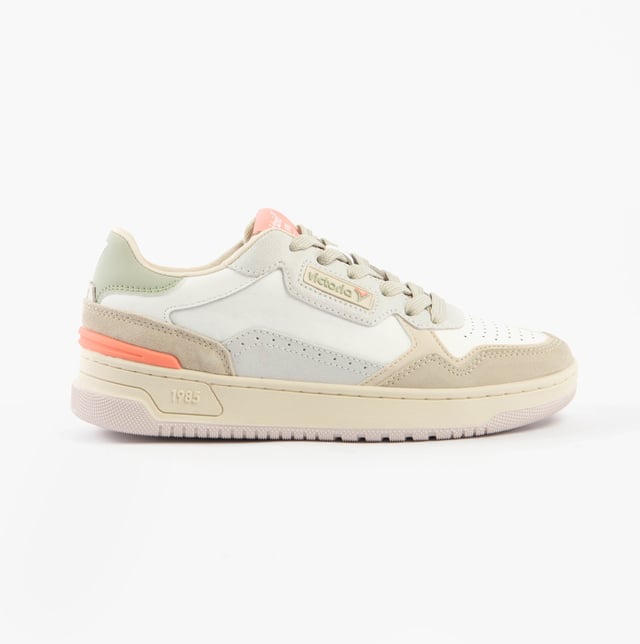 These casual women's trainers feature a leather and suede upper with breathable textile lining, rubber sole, and a low heel, ideal for comfortable everyday wear