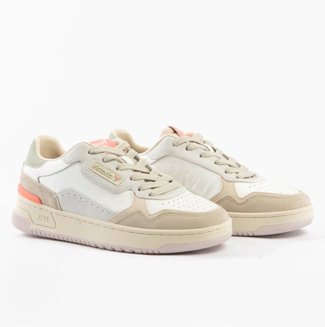 These casual women's trainers feature a leather and suede upper with breathable textile lining, rubber sole, and a low heel, ideal for comfortable everyday wear