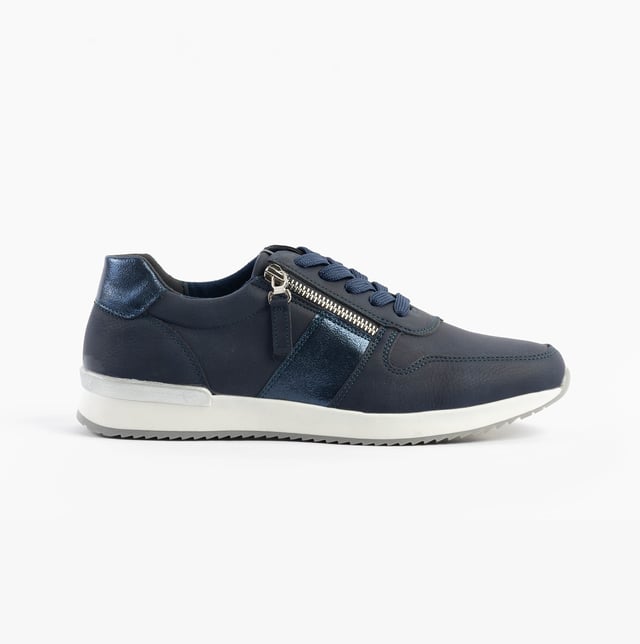 These casual women's trainers feature a textile upper and lining with a rubber sole, lightweight design, and a low-top lace-up style, ideal for comfortable everyday wear