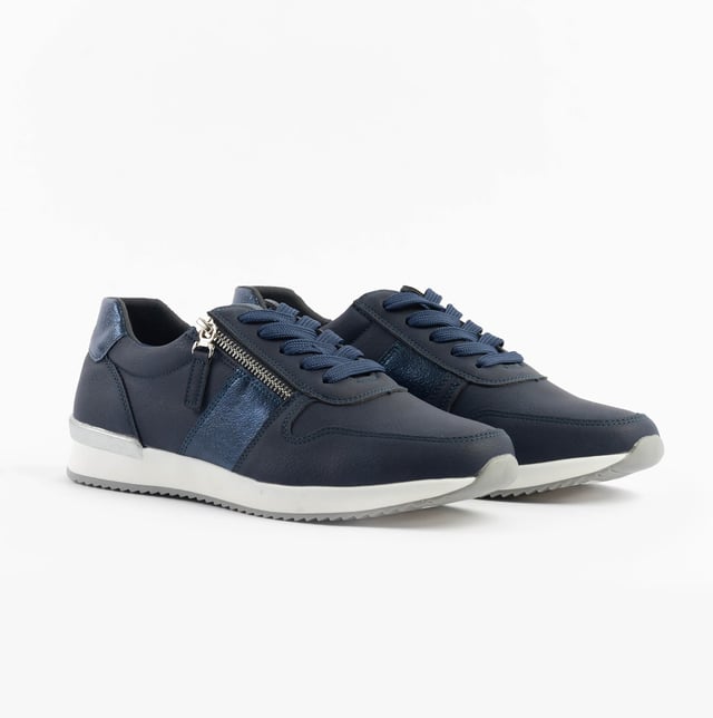 These casual women's trainers feature a textile upper and lining with a rubber sole, lightweight design, and a low-top lace-up style, ideal for comfortable everyday wear