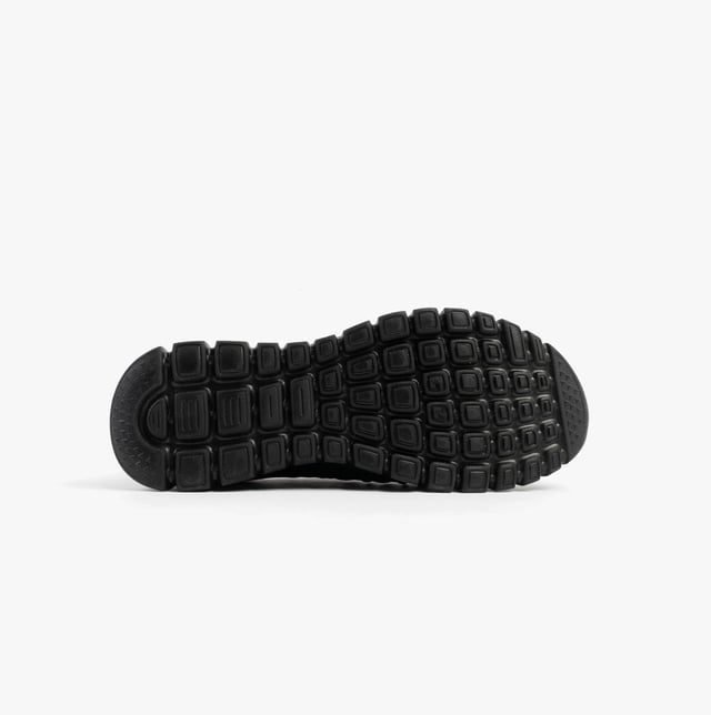 These casual low-top trainers feature a breathable synthetic and mesh upper with memory foam insoles and a rubber sole, offering comfort for everyday wear